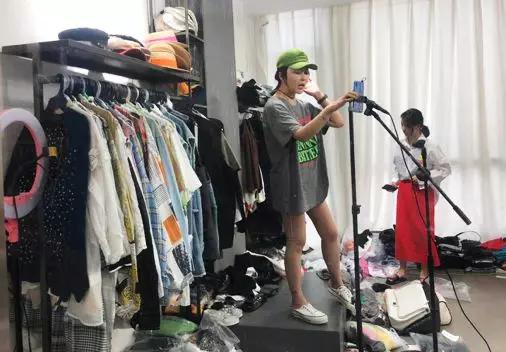 杭州四季青直播带货月入10万,杭州四季青批发女装直播间