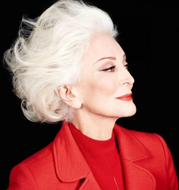 超模女王卡门：三次婚姻不幸，83岁有小鲜肉男友，89岁还上台走秀