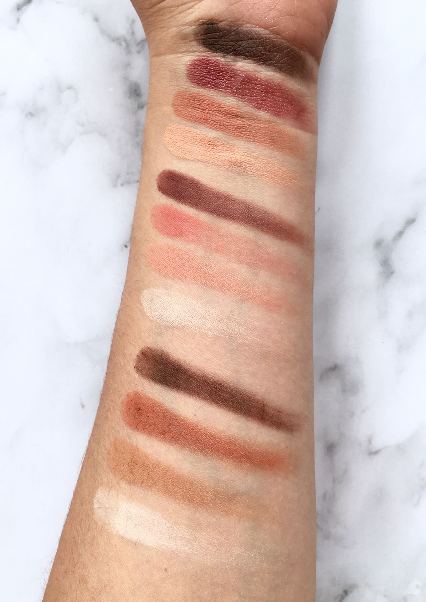 选眼影盘冷白皮,推荐一款好用的眼影盘