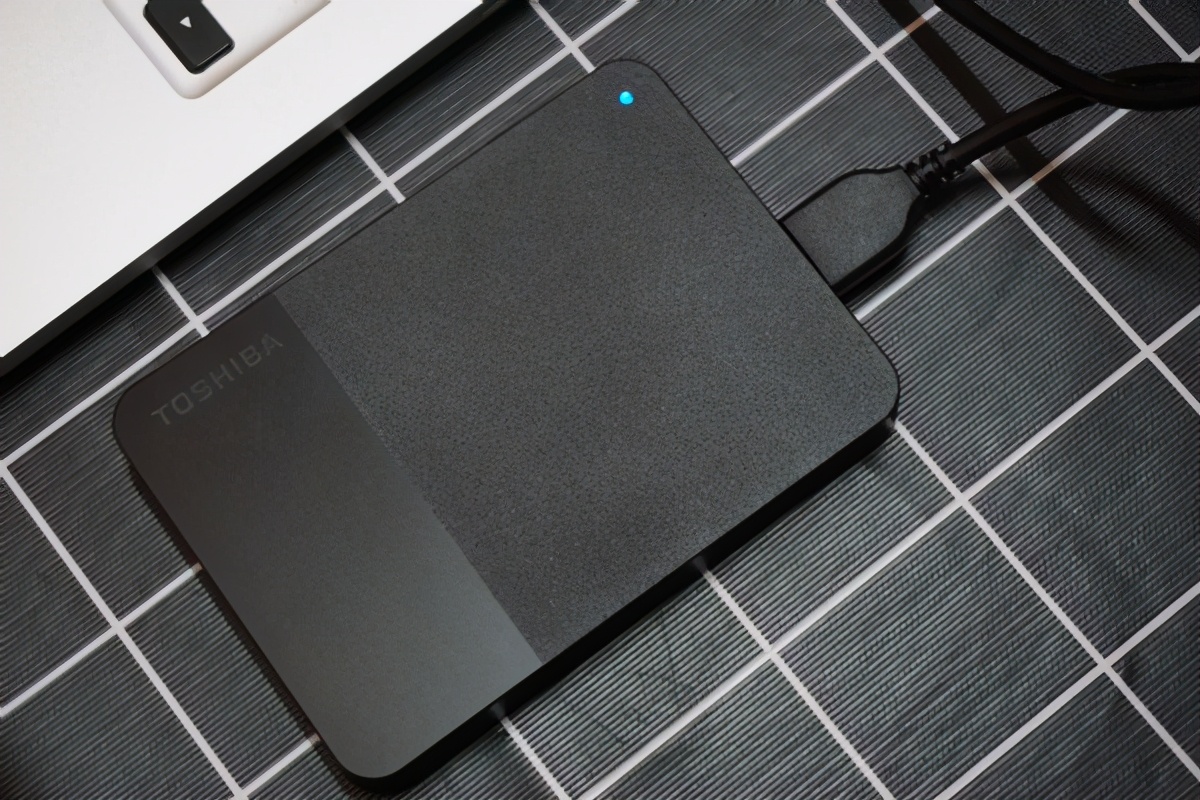 东芝canvio移动硬盘,东芝canviobasics系列移动硬盘盒