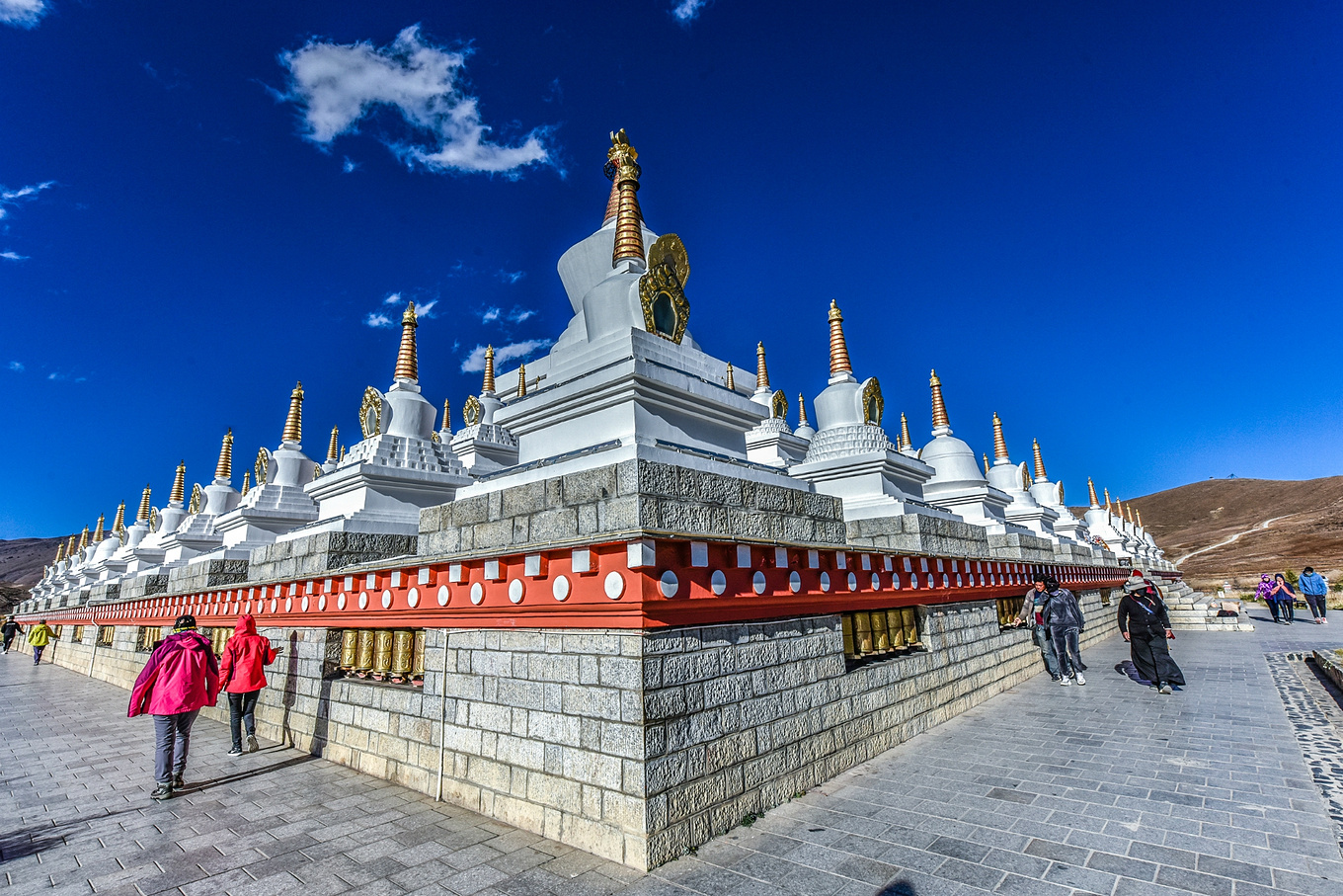 四川甘孜的亚丁稻城,四川稻城亚丁蓝色星球上的净土