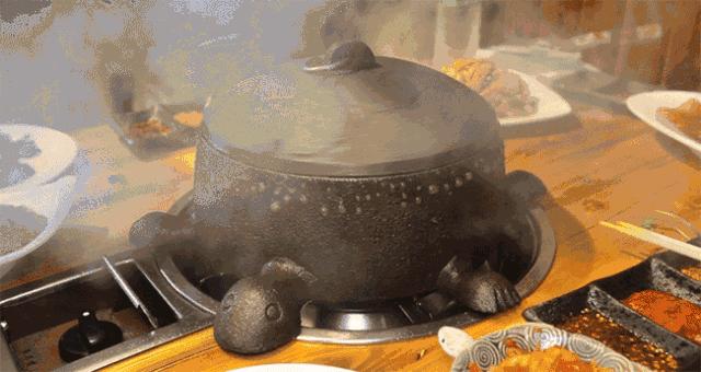 济南正宗龟锅烤肉,探索济南美食