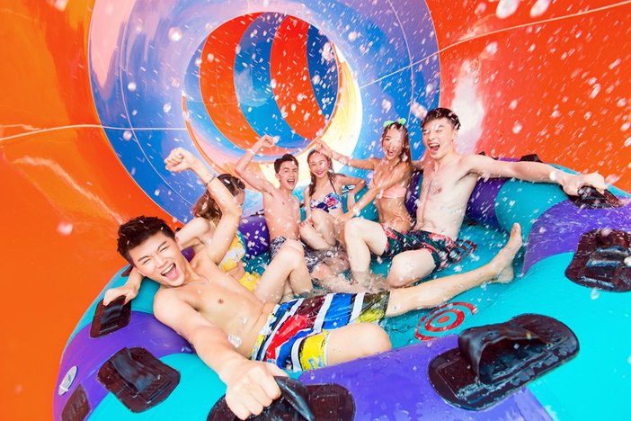 广州长隆水上乐园巨洪峡第一视角,广州长隆适合小朋友玩的水上乐园