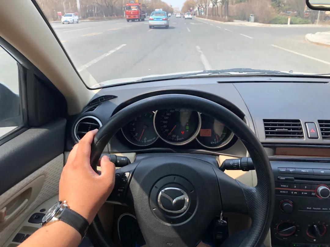 大学生三万推荐买什么车,女生买马自达3适合吗