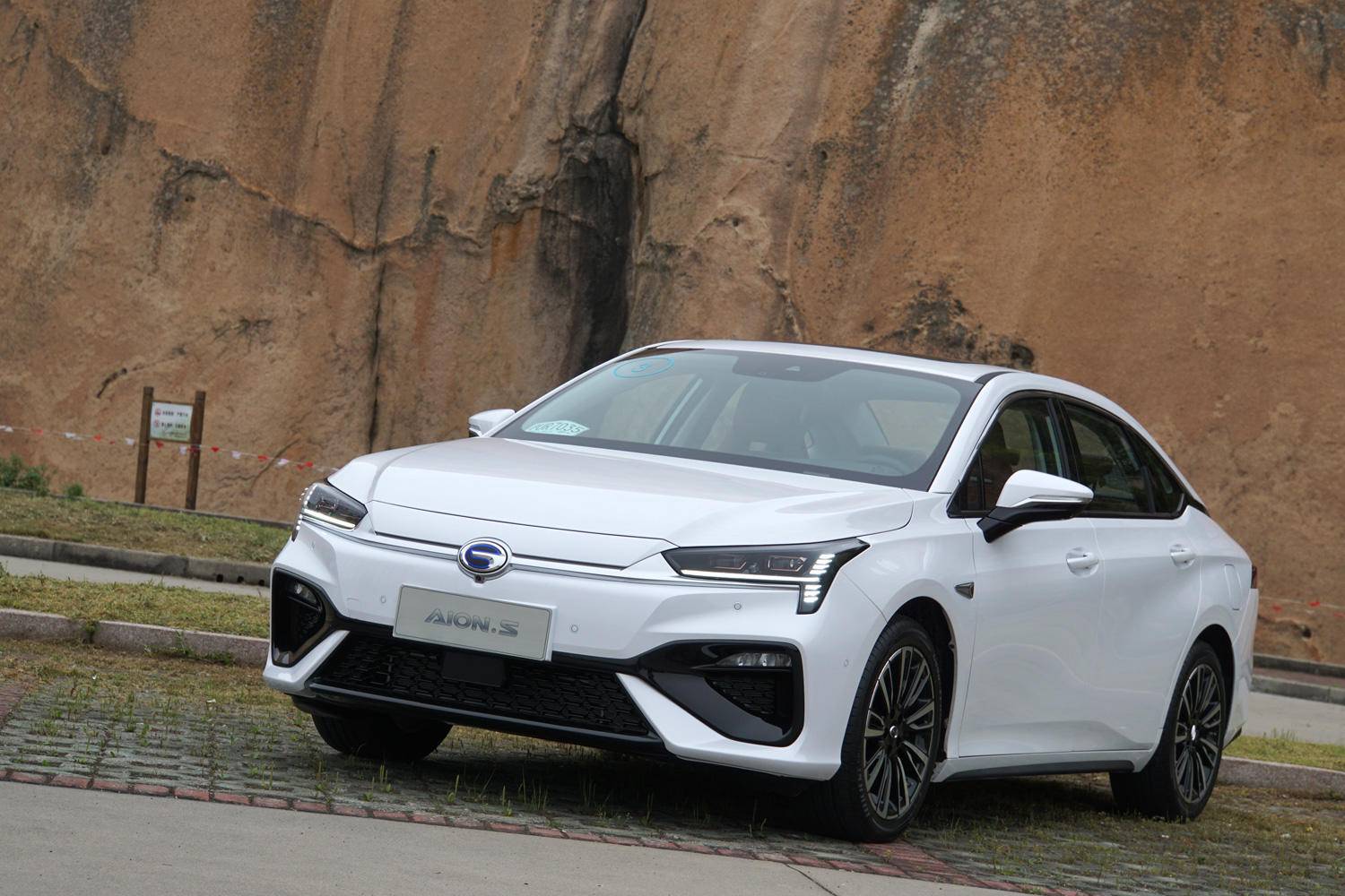 有面的新能源车,有新能源的电动汽车