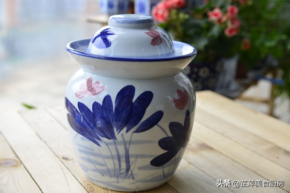 纯干货：我的6年养护经验助你成功腌制一坛可传家的四川泡菜水