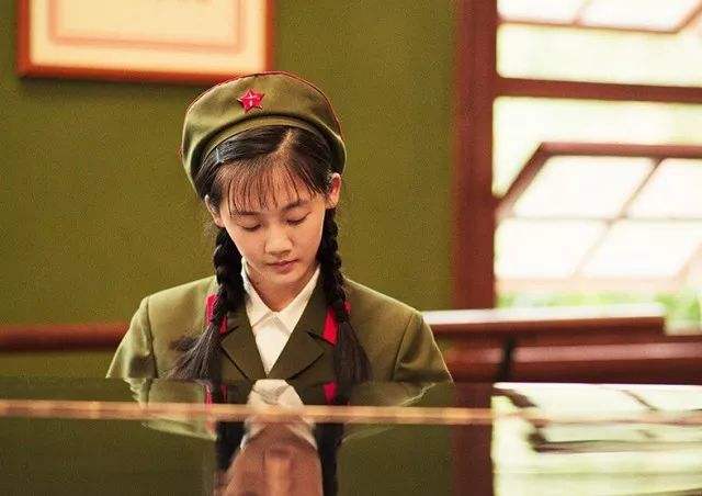 《芳华》表达的是特殊时代的美好？那是因为你没有看小说