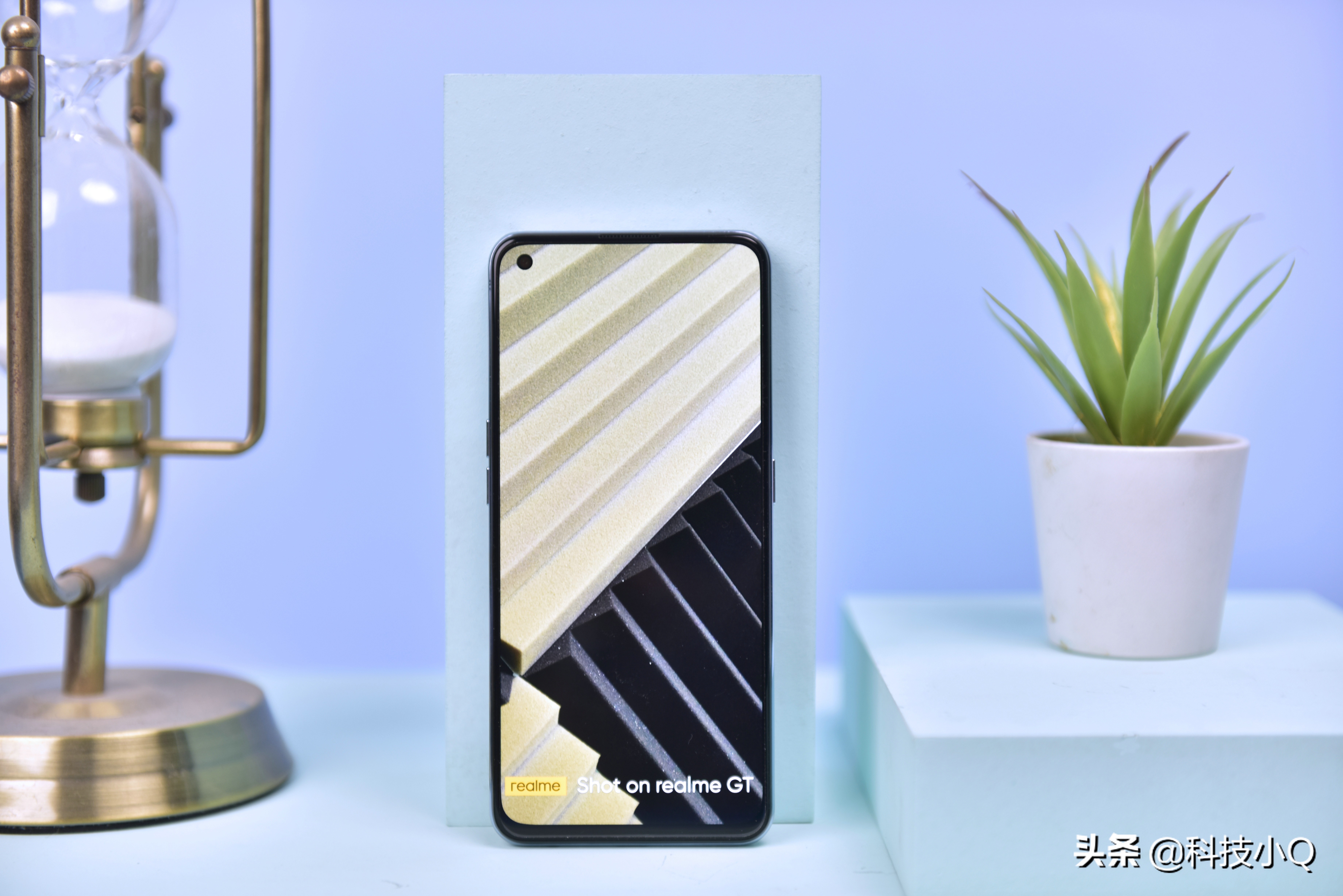 杨幂代言真我gt大师探索版,杨幂代言真我gtneo2