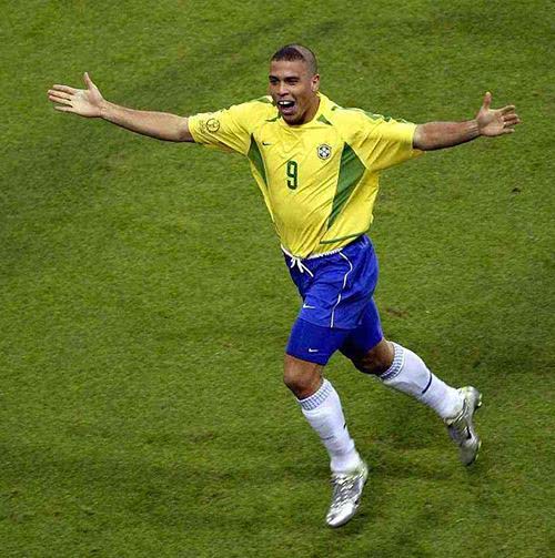 二十岁的世界足球先生的记录,世界足球先生罗纳尔多20岁