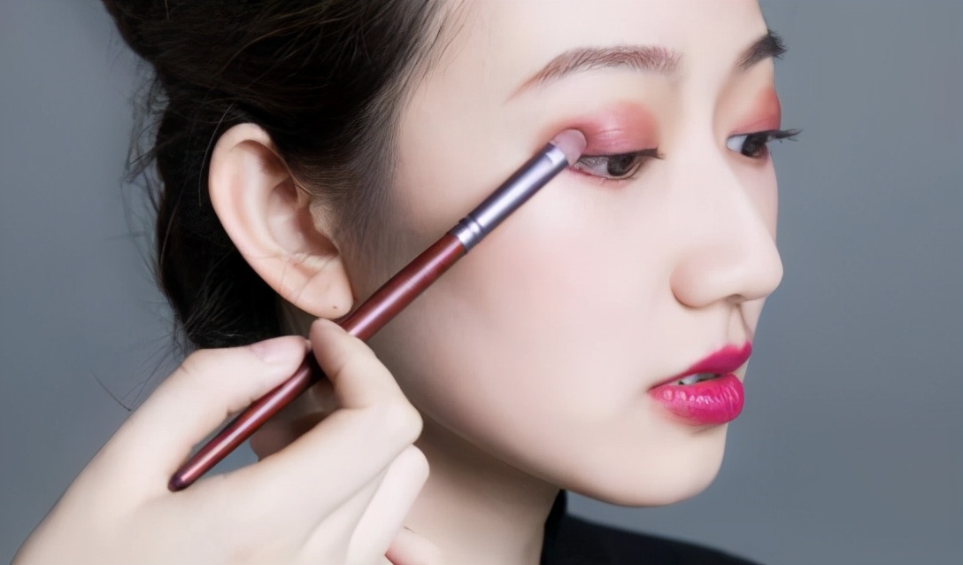 化妆十大必备技巧,化妆的四大基本要素有哪些