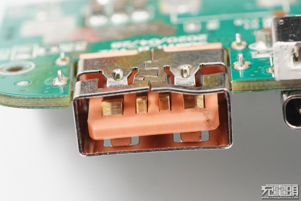 羽博充移动电源拆解,羽博20w快充头拆解