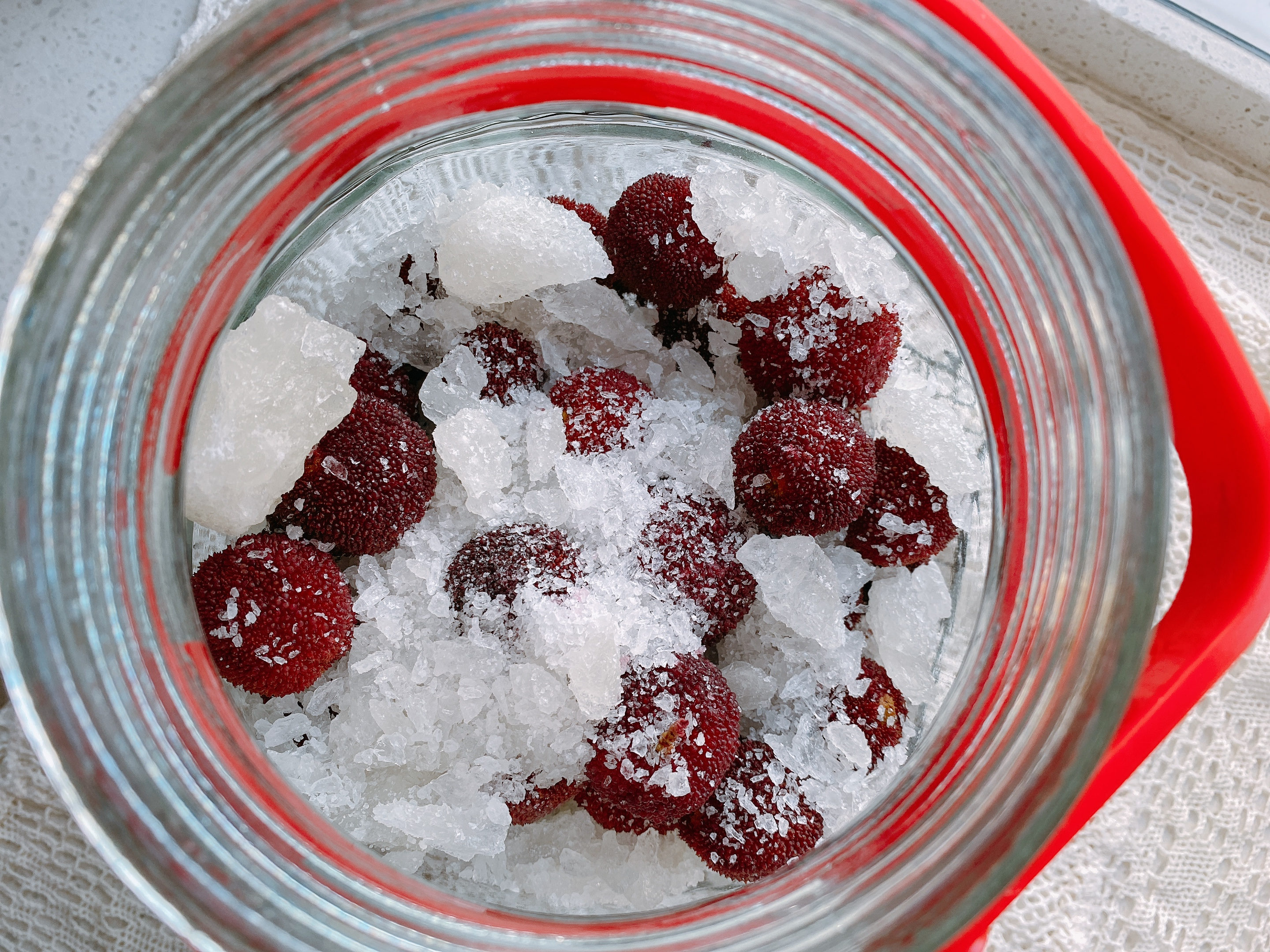 泡的杨梅酒怎样才能保存时间长,味道好喝杨梅酒的正确泡法步骤