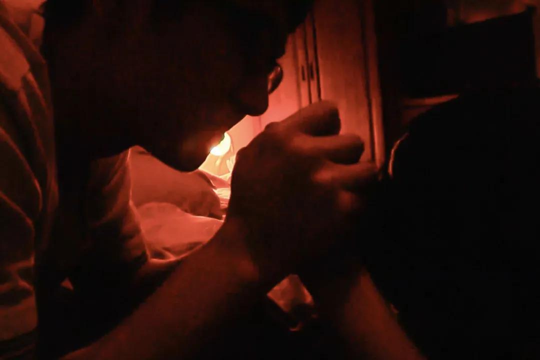 她上传自己水下分娩的片子，百万人观看：我想被温柔以待