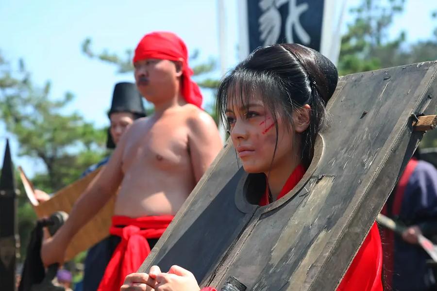 讲一下窦娥冤6月飞雪的故事,窦娥冤关汉卿的故事简介