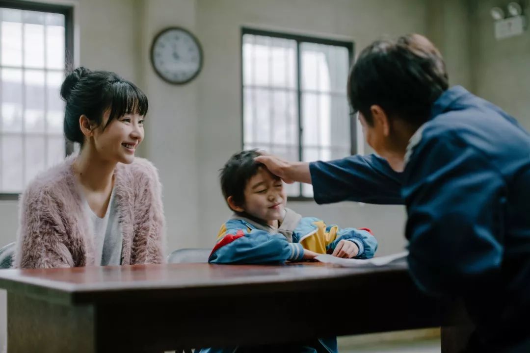 一个低胸性感女王,私底下想活得更严肃和朴素