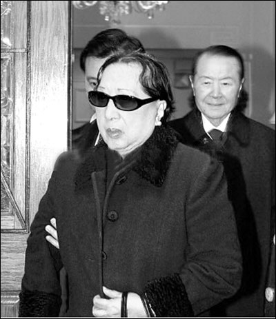 孔令仪的婚姻生活视频,孔令仪和穷小子结婚视频