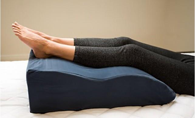 孕期腿脚浮肿有什么办法,孕晚期脚肿成猪蹄了怎么缓解