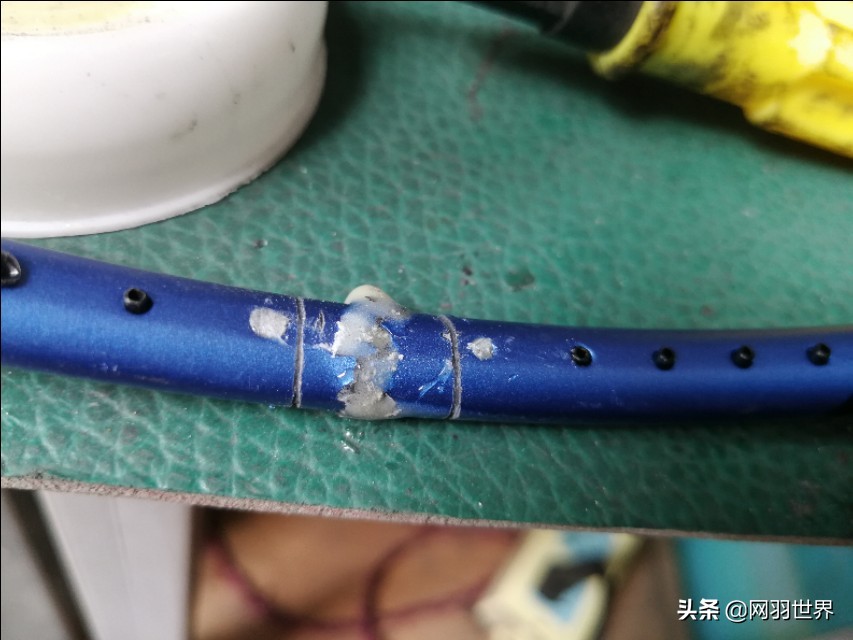 羽毛球拍线断了怎么修教程视频,碳纤维羽毛球拍断了有必要修复