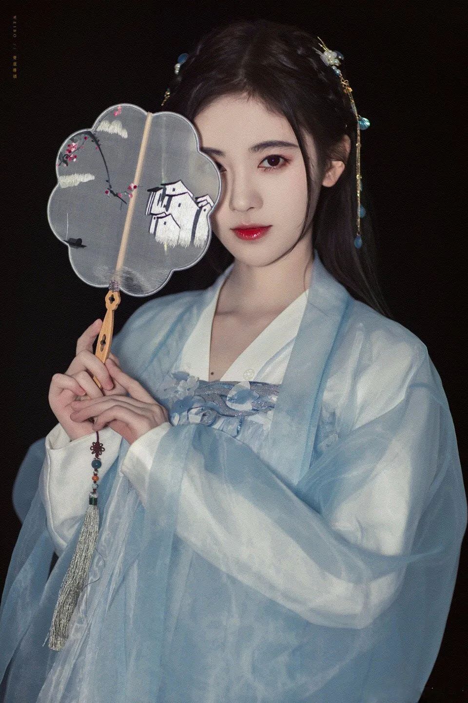 满大街都是浓浓的过节气息,满大街都是国风的衣服