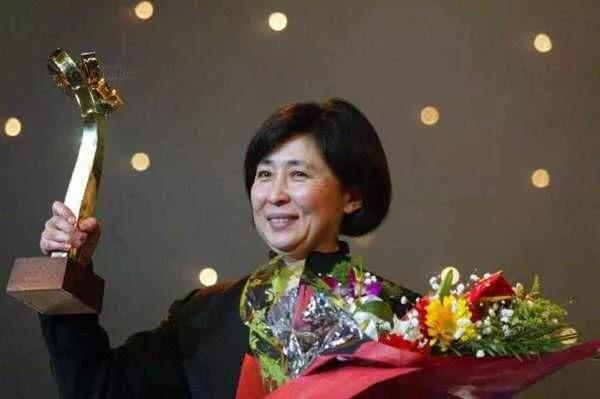 不知道她是否遍体鳞伤,只知道她是中国股市最不好惹的女人之一