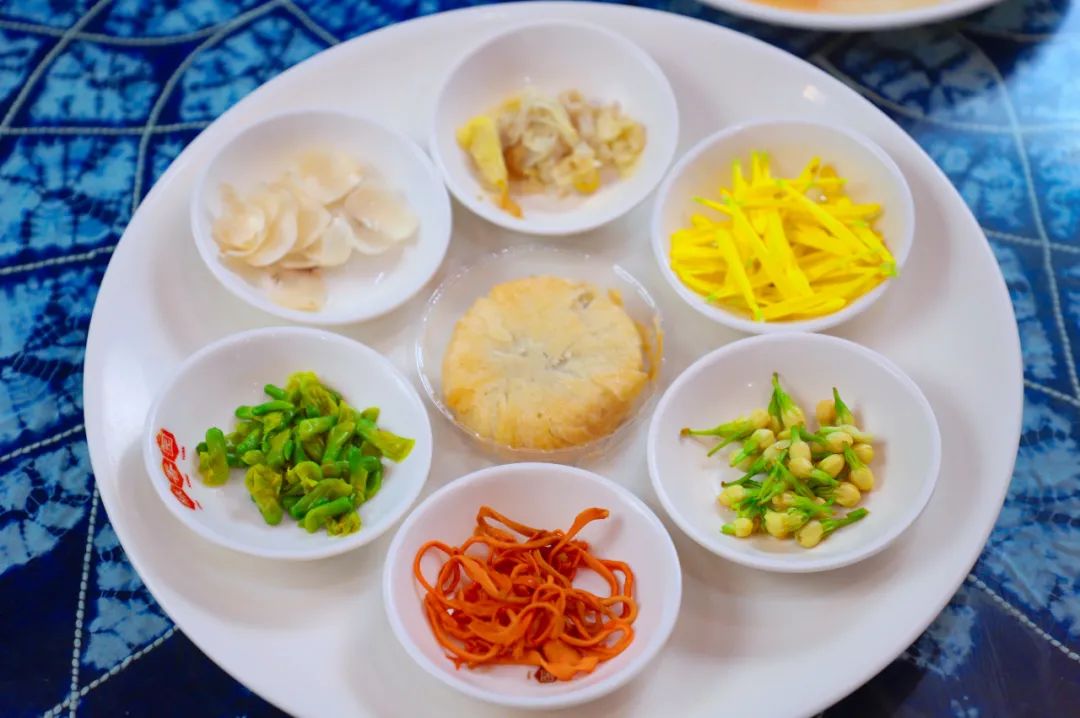 过桥米线汤底的简易做法,过桥米线汤底是什么做的