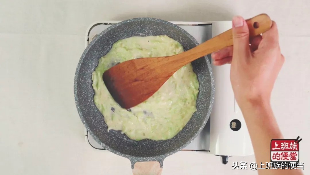 煎饼如何做好吃不腥,不用揉面的韭菜鸡蛋煎饼