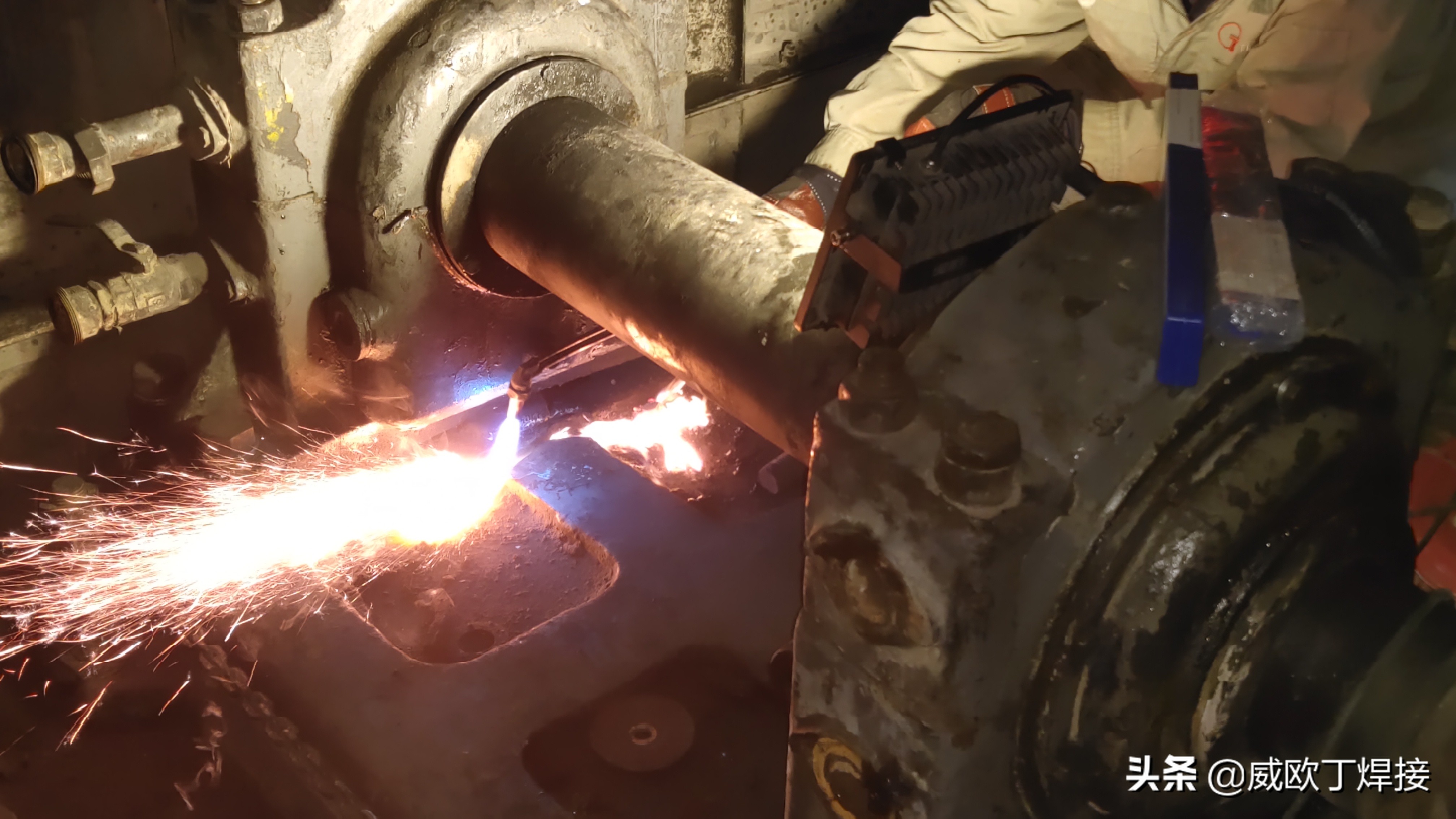 铸铁电机底座断裂,铸铁机械开裂修复