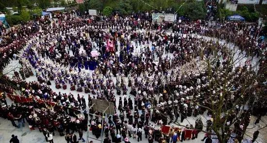 斗牛士骑马式斗牛,斗牛不仅仅是一场与牛的较量