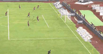 国足低级失误动图gif,国足1-5惨败泰国孙可救球gif