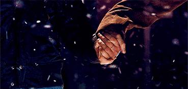 一直处在暧昧期，女生如何将关系加速升级？