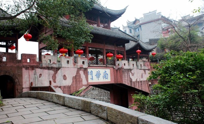 湖南湘西凤凰八面山,凤凰古城属于哪个市哪个县