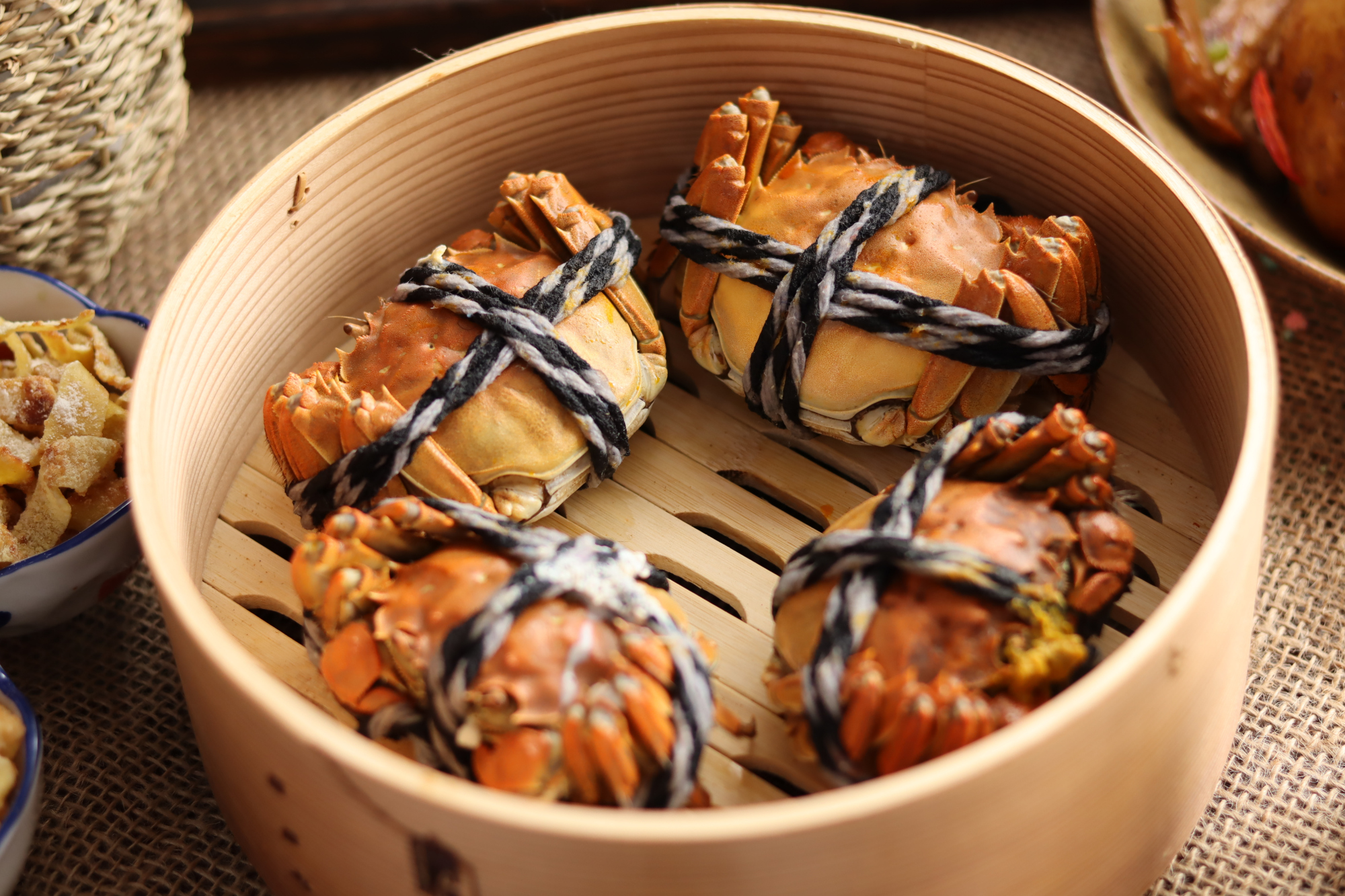 螃蟹用凉水蒸还是热水蒸,螃蟹蒸几分钟正好