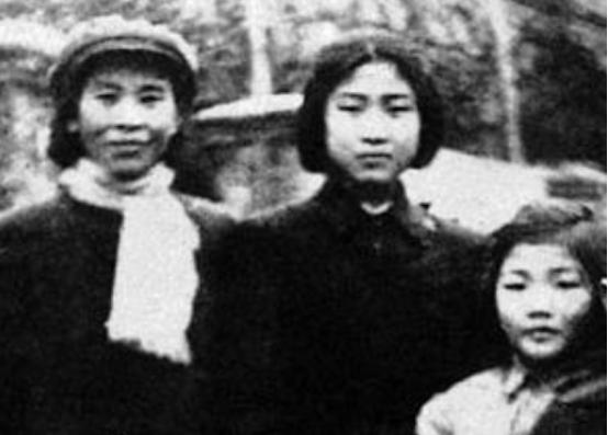 54年贺敏学来京，毛主席在丰泽园亲自接待，贺：妹妹让我向你问好