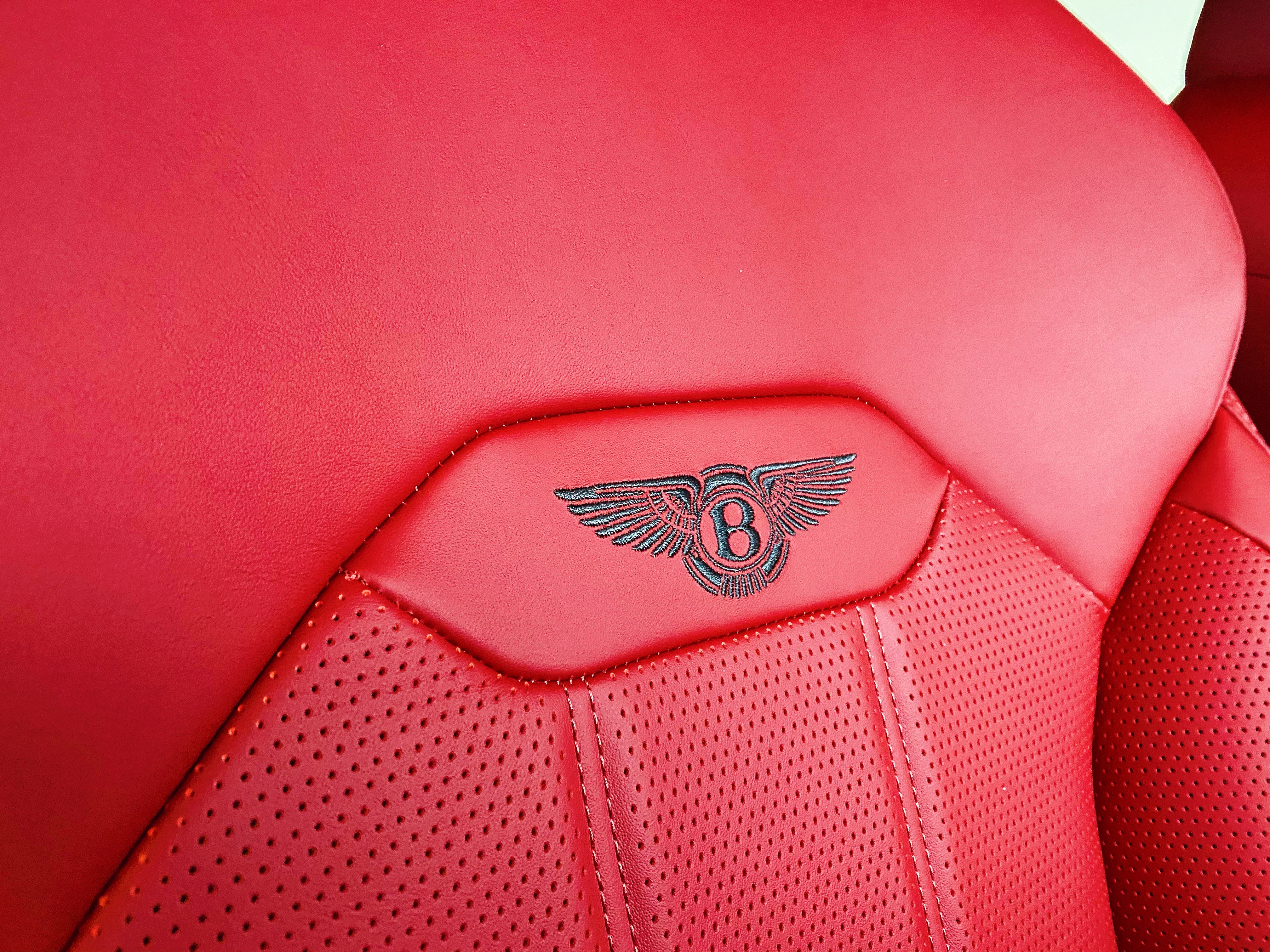 开宾利添越回老家是什么体验,一天消费差不多400元