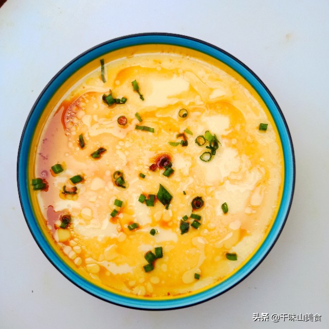 鸡蛋羹用这个方法蒸不老,冷水温水不重要,不腥,爽滑还没蜂窝