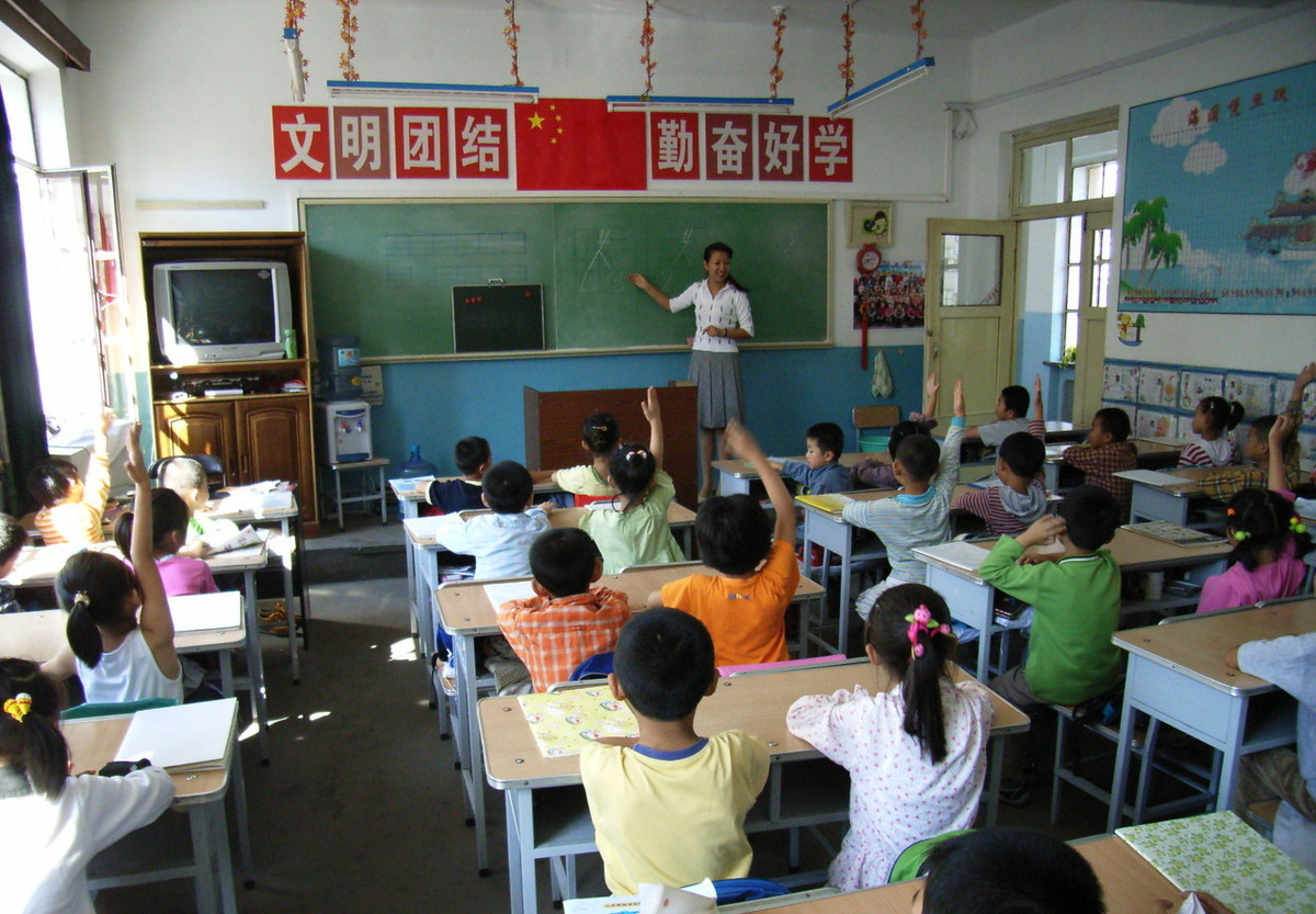 小学英语教材怎么那么难,小学英语的教学关键是什么呢