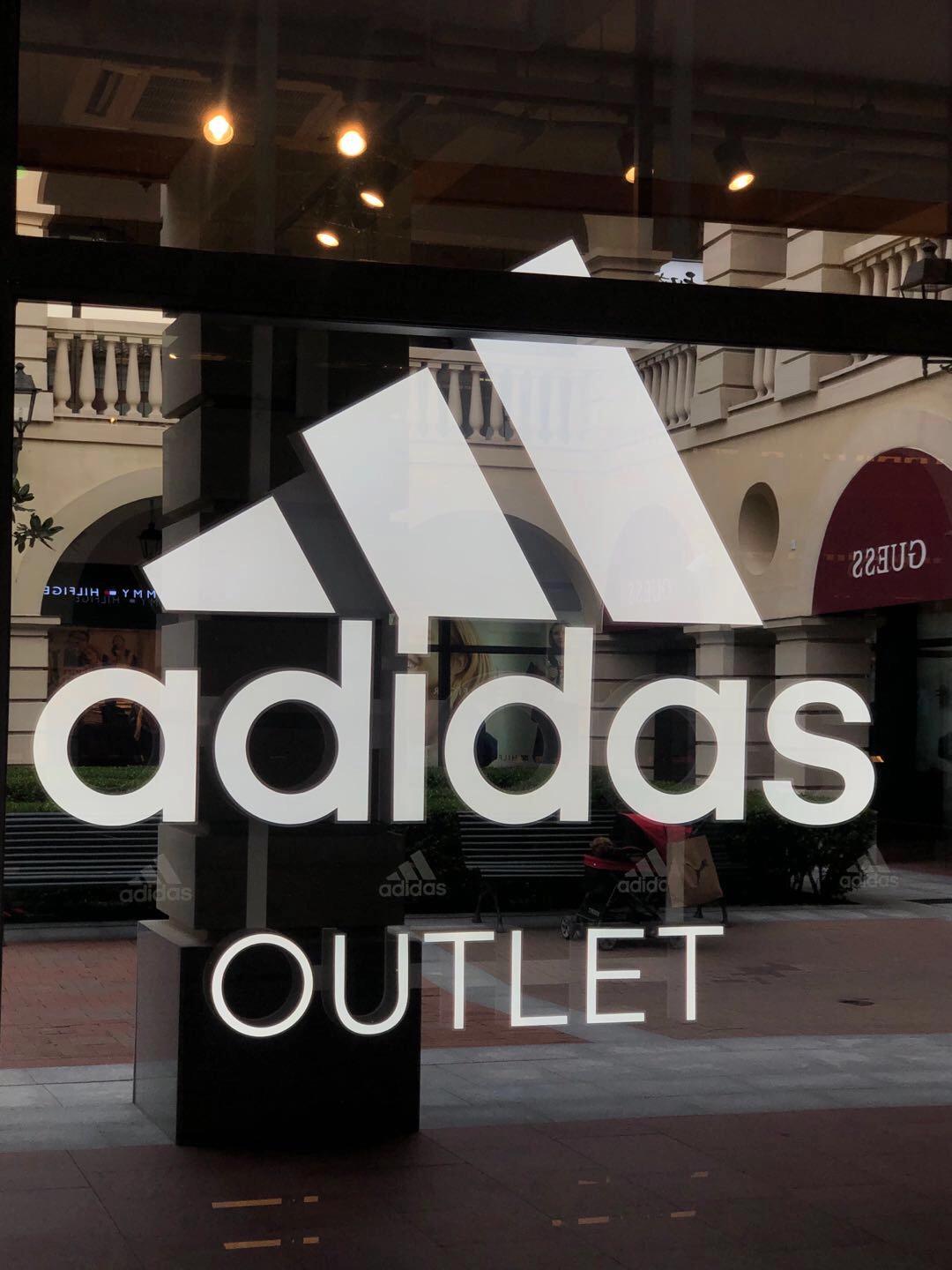 现在买阿迪耐克的多吗,临街的耐克阿迪为啥这么便宜