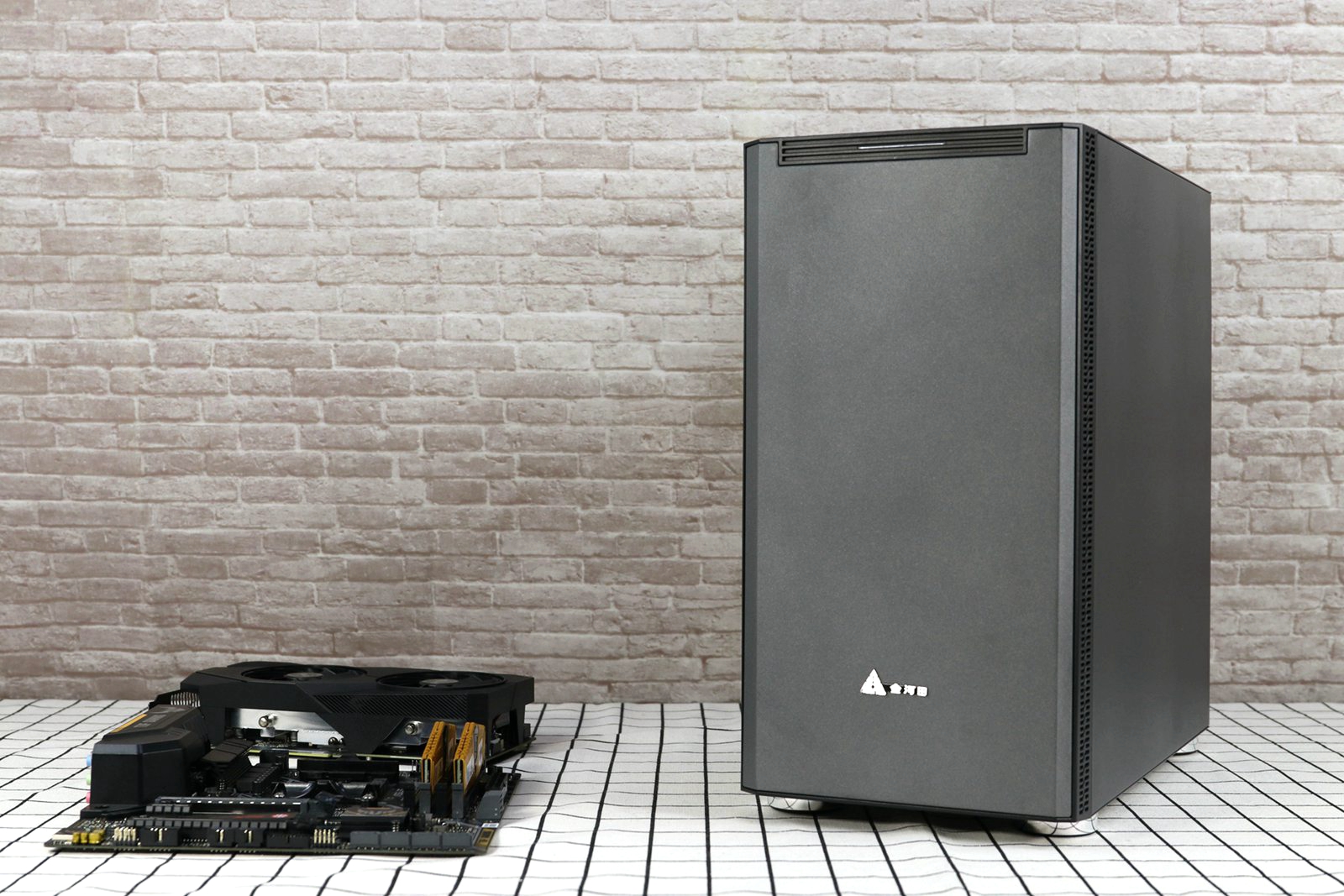 如何组装一台安静的主机,工作室主机经典配置