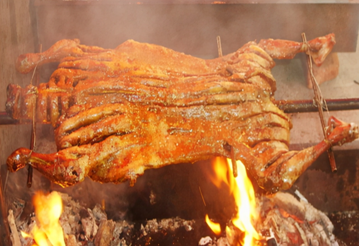 美食推荐齐鲁风味烤全羊,来疆回味烤全羊