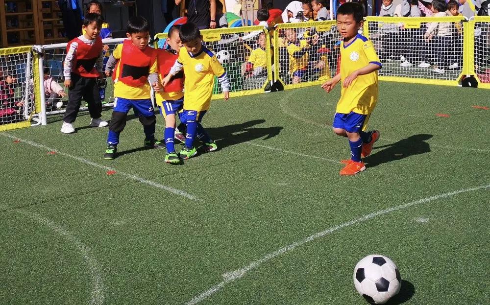 西班牙足球外教到曹溪中心幼儿园“趣”指导，玩“转”足球乐开怀