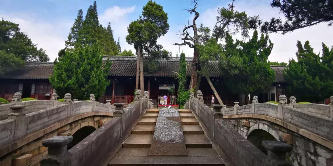 繁华喧闹的老街,繁华古镇老街