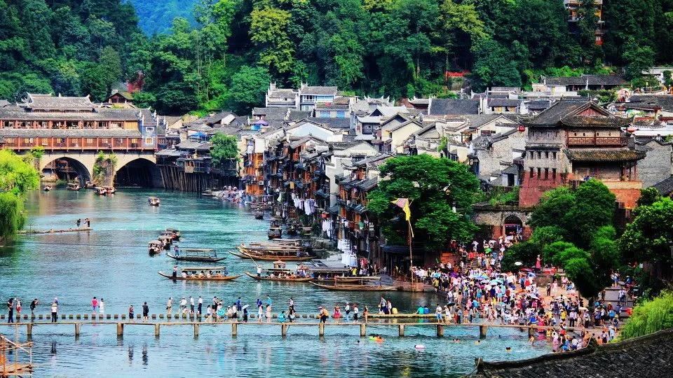 娱乐至死的综艺节目谁在看,湖南娱乐频道娱乐至死