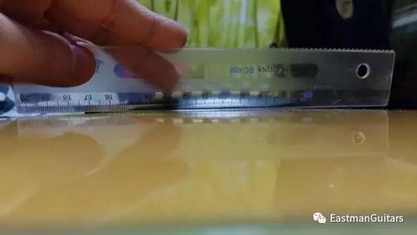 塔卡米尼吉他面板鼓起,吉他面板鼓起要松弦吗