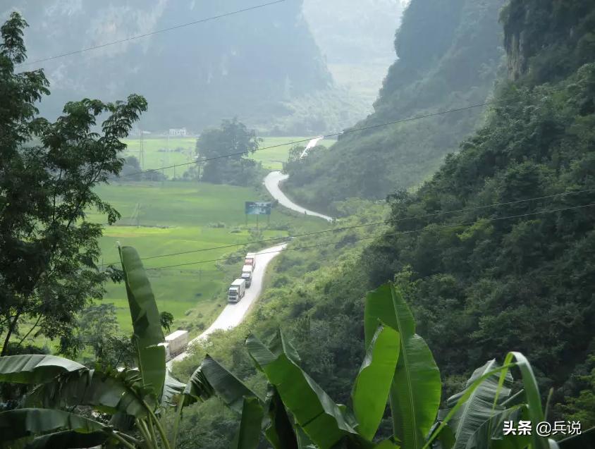 越南老兵重回当年战斗过的洞穴 (越南老兵回忆丛林战争)