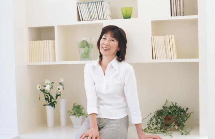 女性绝经后，或会面临4个“难言之隐”，有个很常见，别羞于检查