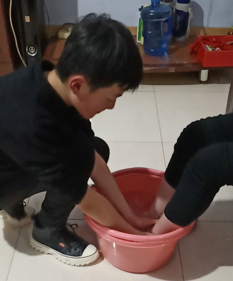 抗击疫情，与爱同行——益民中学“庆三八节——感恩母亲”活动丰富多彩