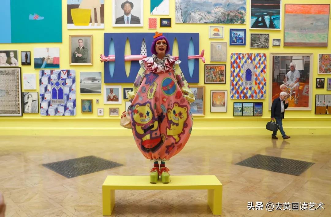 他以一己之力，让UAL的毕业典礼变成“女装大佬”的异装盛会