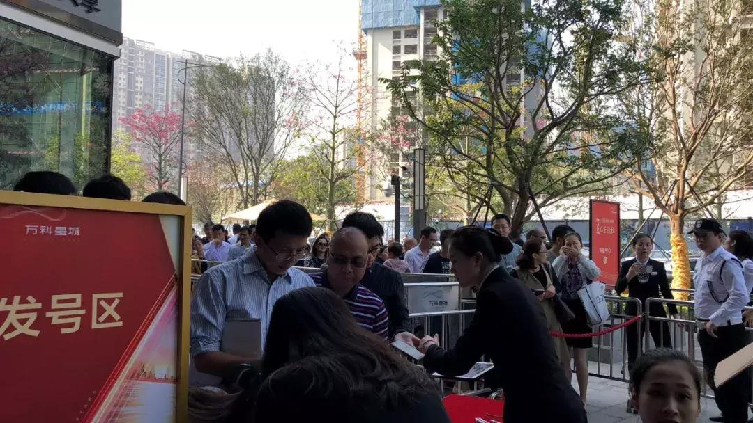 楼市火爆场面,房地产火爆活动现场