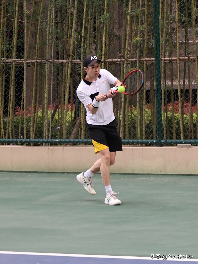 2021新款YONEXVCORE100网球拍测评