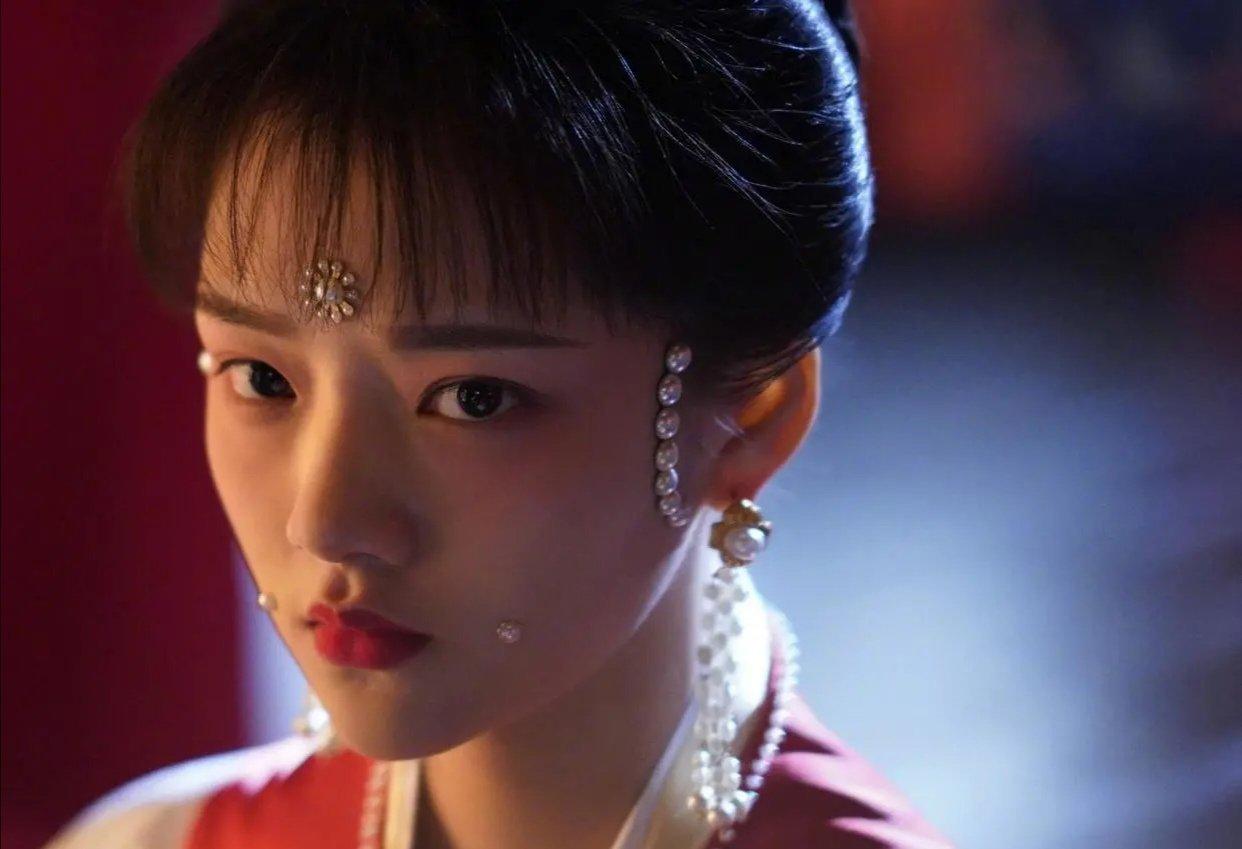 清平乐张贵妃粉色头冠,清平乐张贵妃满头珍珠